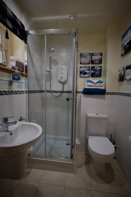 Loch Lomond Unique Selfcontained Bed+Bathroom Alexandria Kültér fotó