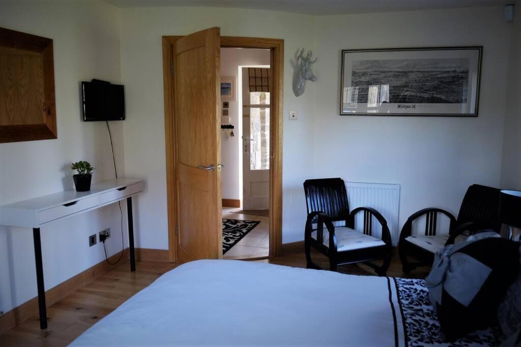 Loch Lomond Unique Selfcontained Bed+Bathroom Alexandria Kültér fotó